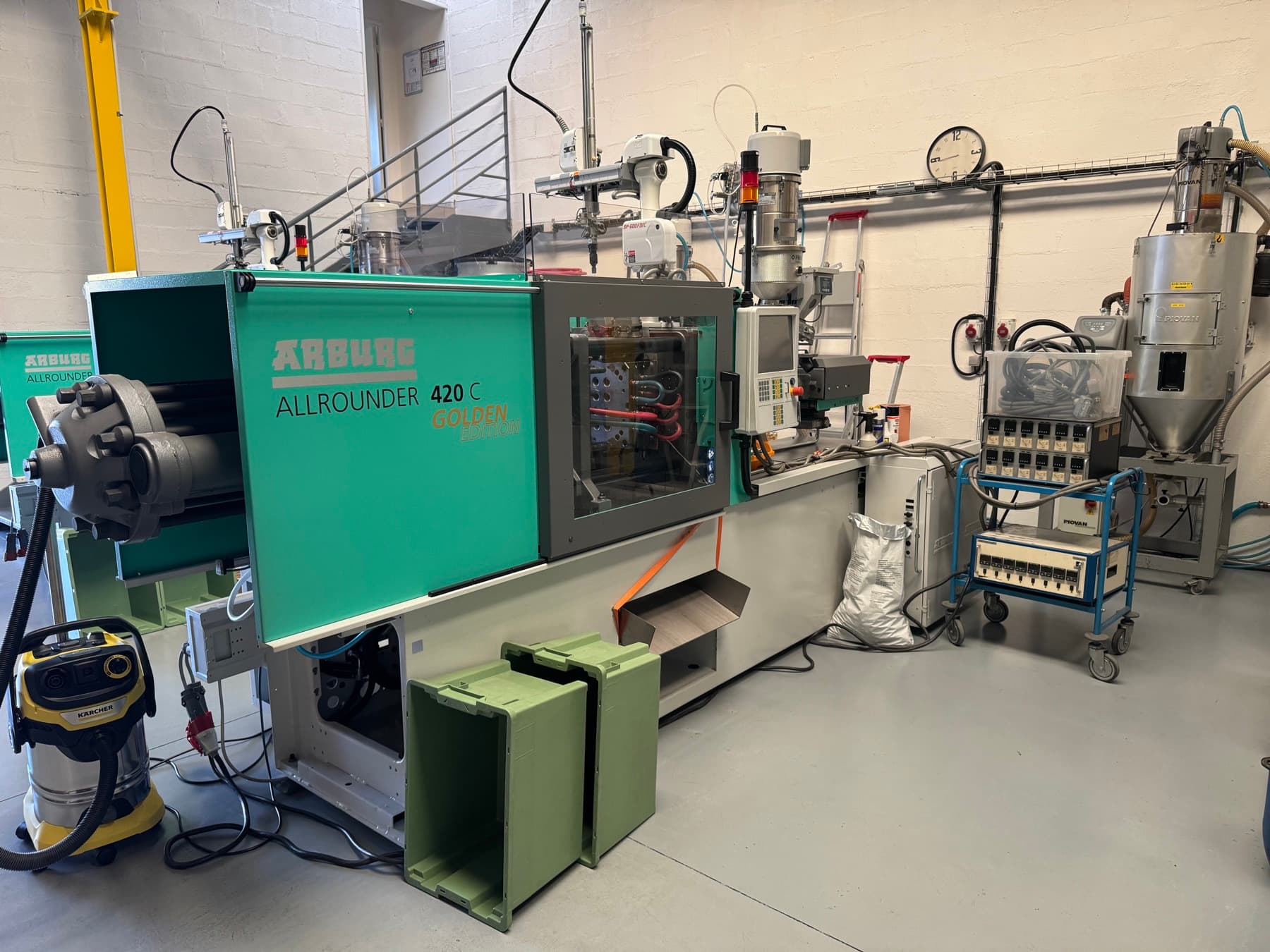 Presse à injection Arburg Allrounder dans l’atelier CF Injection